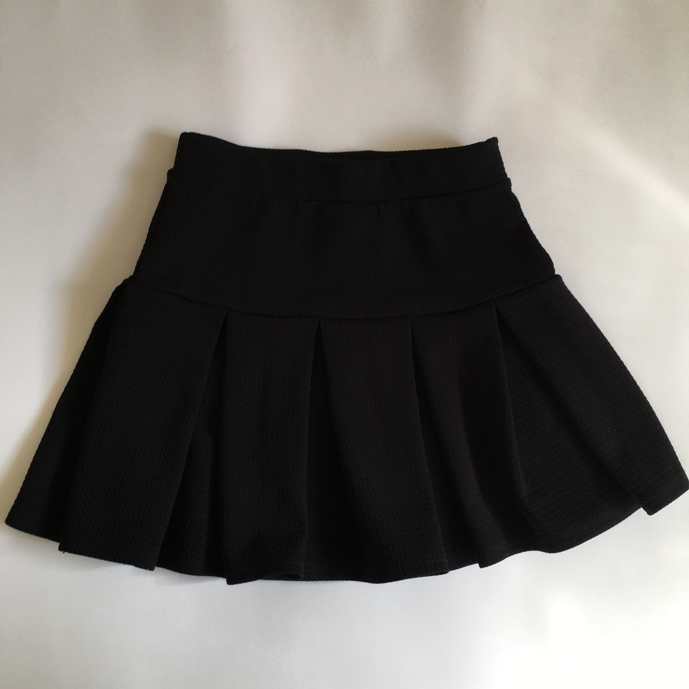 caution to the wind black pleaded uniform skirt. Size 8.
